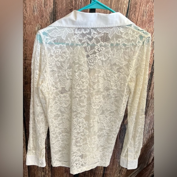 GUC Chico’s Lace Button Front Top - Picture 3 of 3